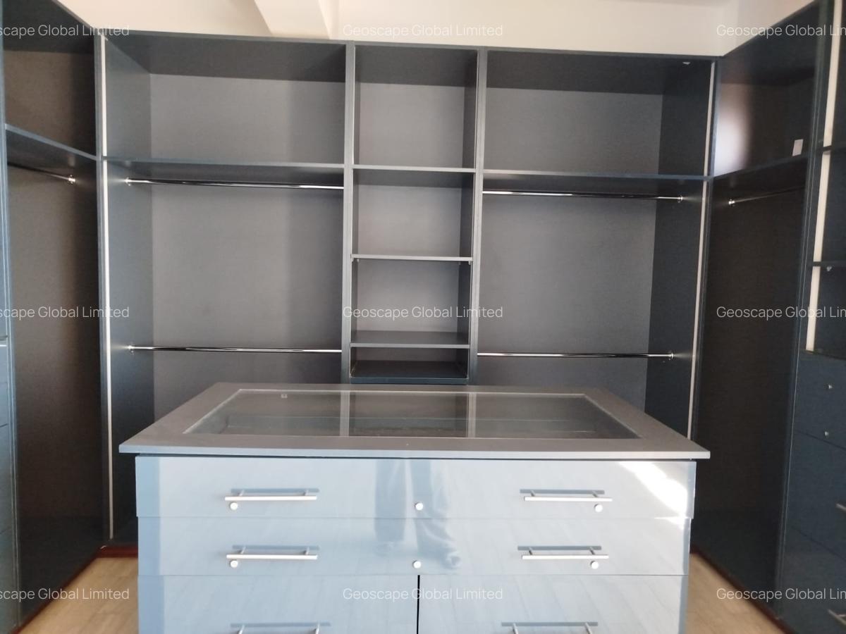 4 Bed Apartment with En Suite in General Mathenge - 9