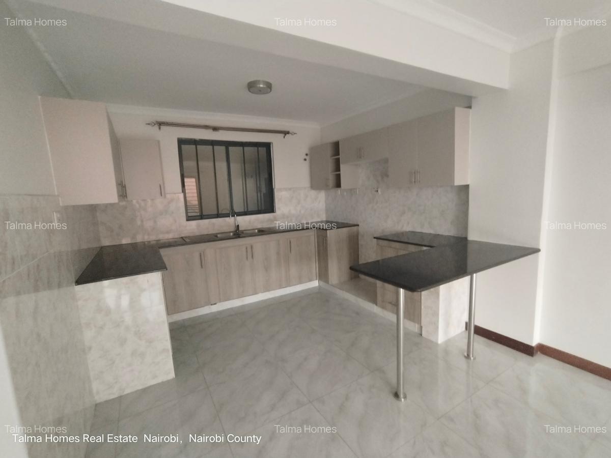 2 Bed Apartment with En Suite at Near Sarit Centre - 11