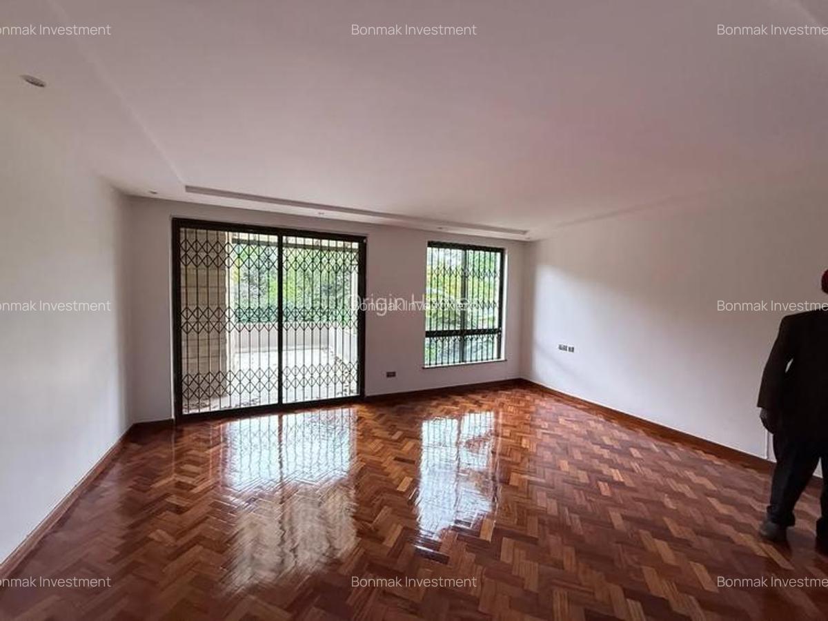 5 Bed Townhouse with En Suite at Lavington Green - 17