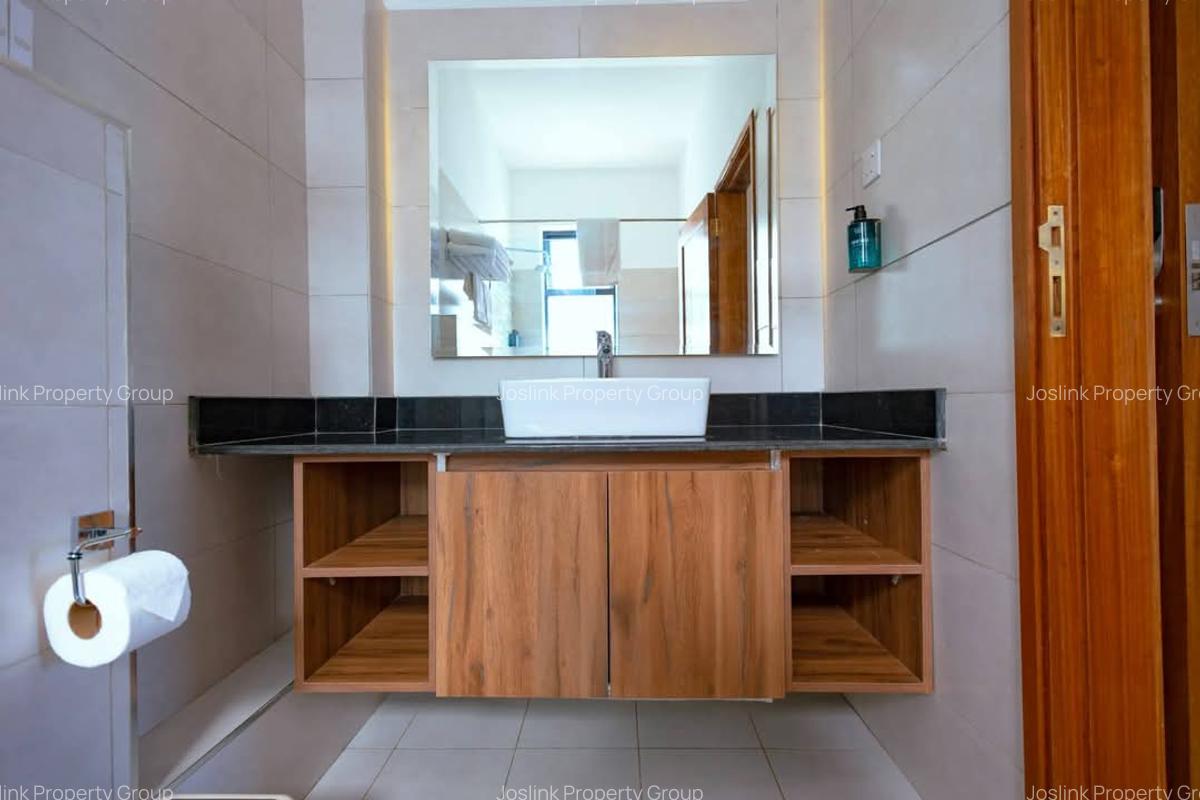 1 Bed Townhouse with En Suite at Greenwood Drive - 14