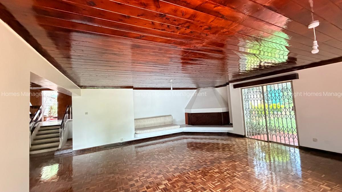 5 Bed House with En Suite in Lavington - 10
