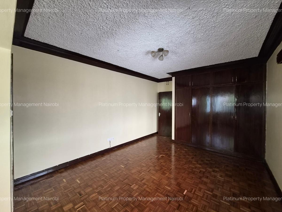 5 Bed House with En Suite at Second Parklands - 18