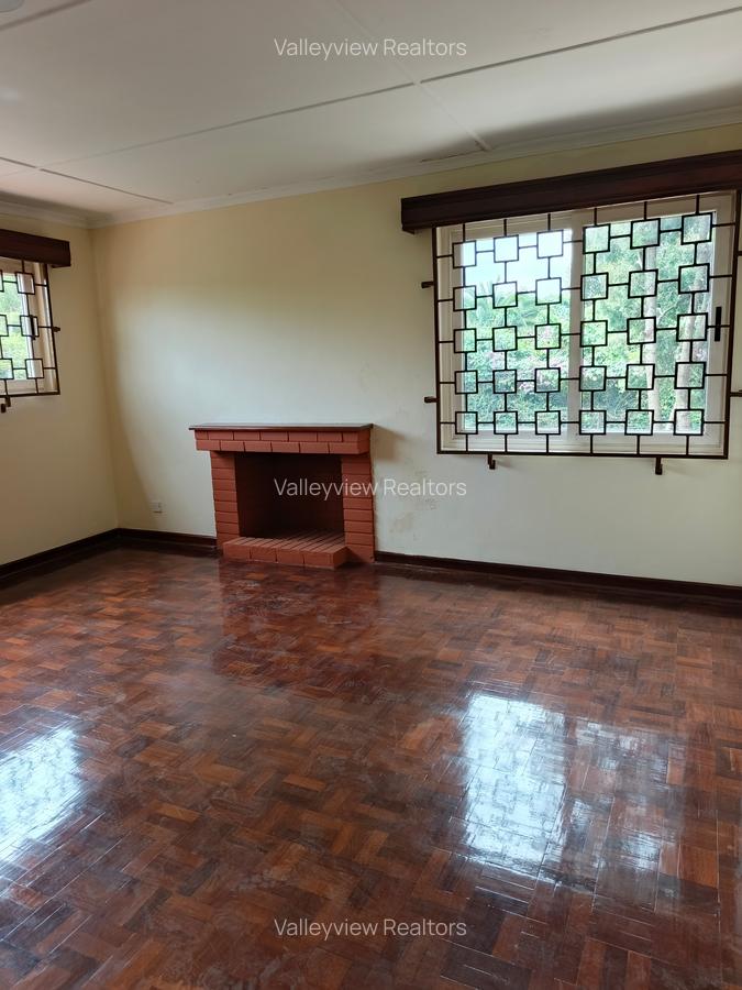 4 Bed Townhouse with En Suite at Lavington - 19