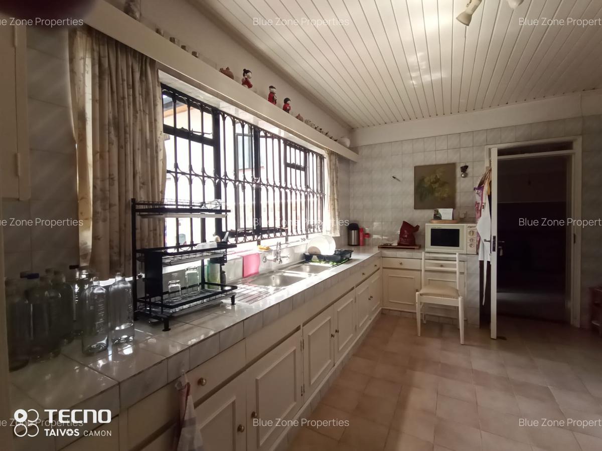 5 Bed House with En Suite at Off Un Avenue - 8