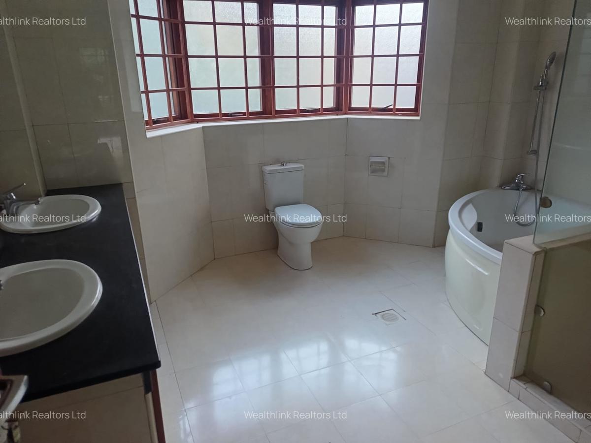 4 Bed Townhouse with En Suite at Runda - 15