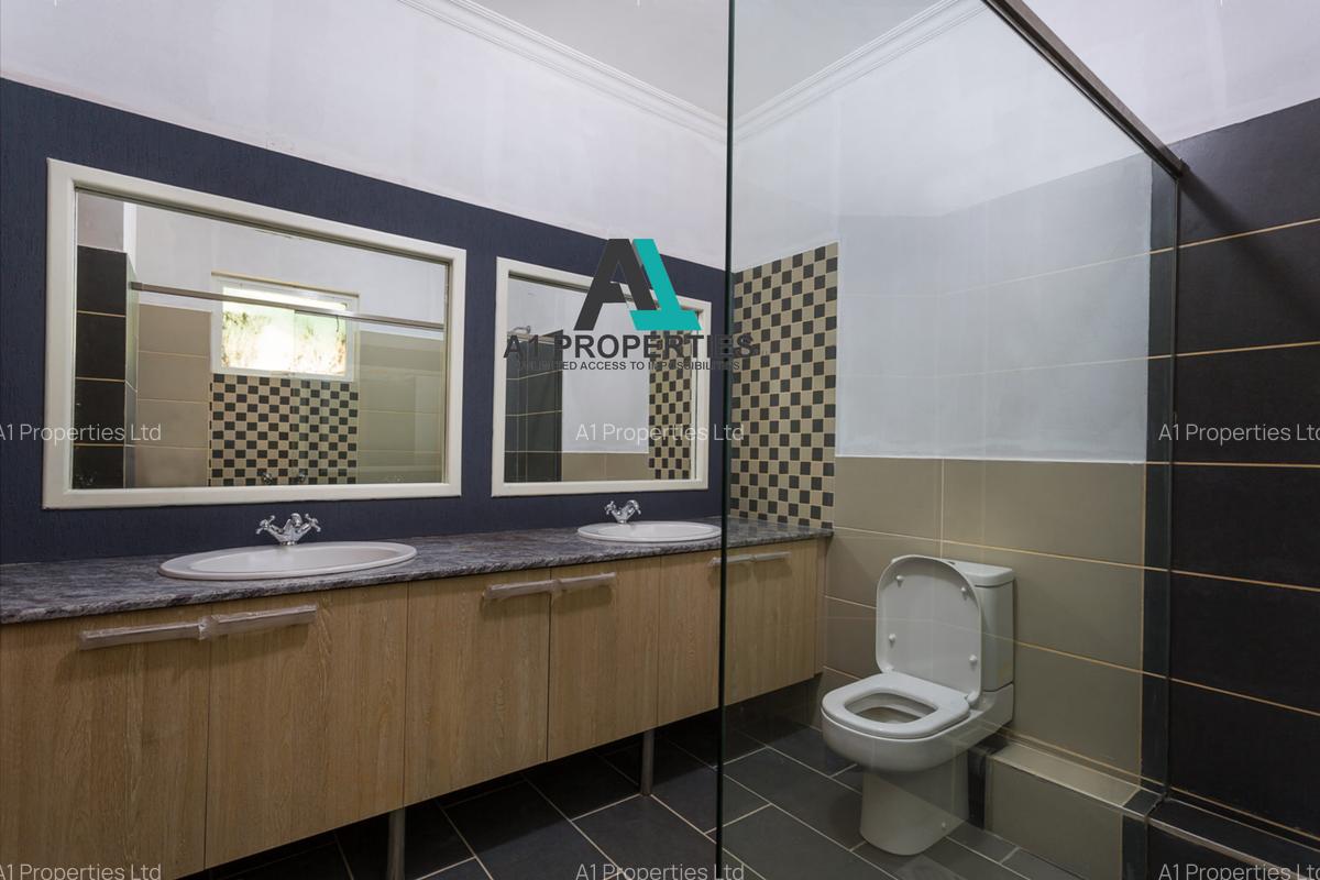 3 Bed Apartment with En Suite in Riverside - 12