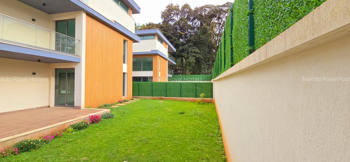 5 Bed Townhouse with En Suite at Lavington Green - 3