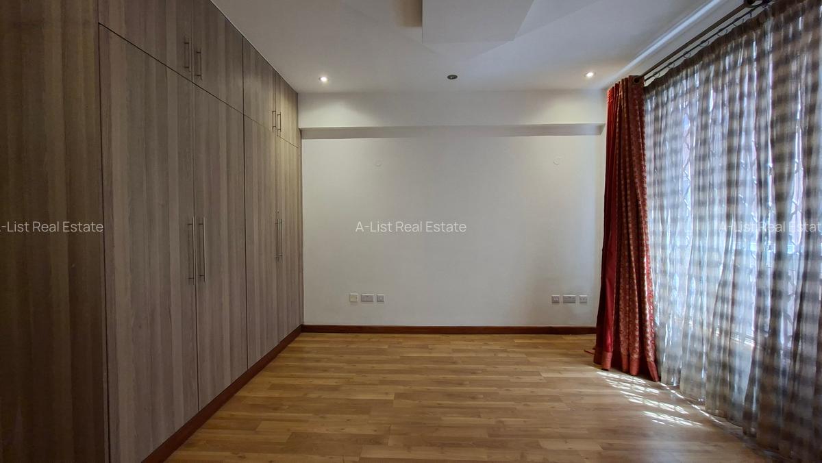 4 Bed Apartment with En Suite at 2Nd Parklands Avenue - 14