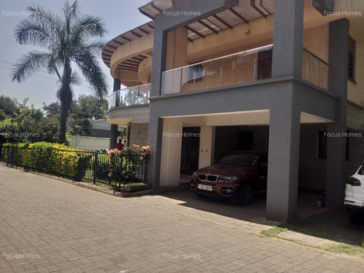 5 Bed Townhouse with En Suite in Lavington - 2
