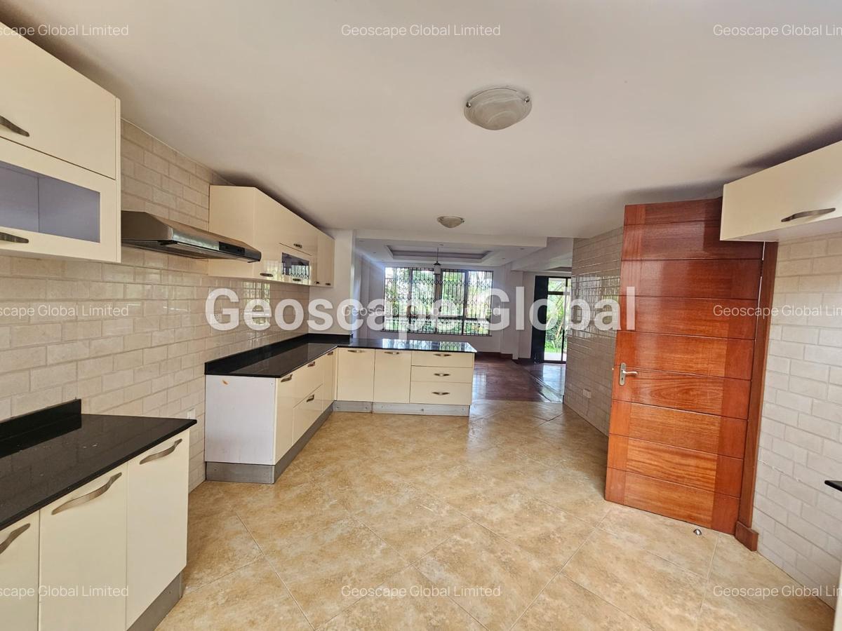 5 Bed Townhouse with En Suite in Lavington - 9