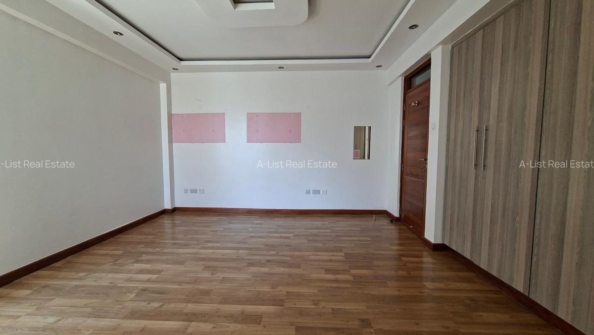 4 Bed Apartment with En Suite at 2Nd Parklands Avenue - 11