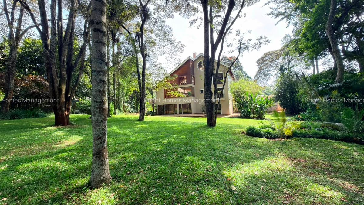 5 Bed Villa with En Suite in Spring Valley - 3