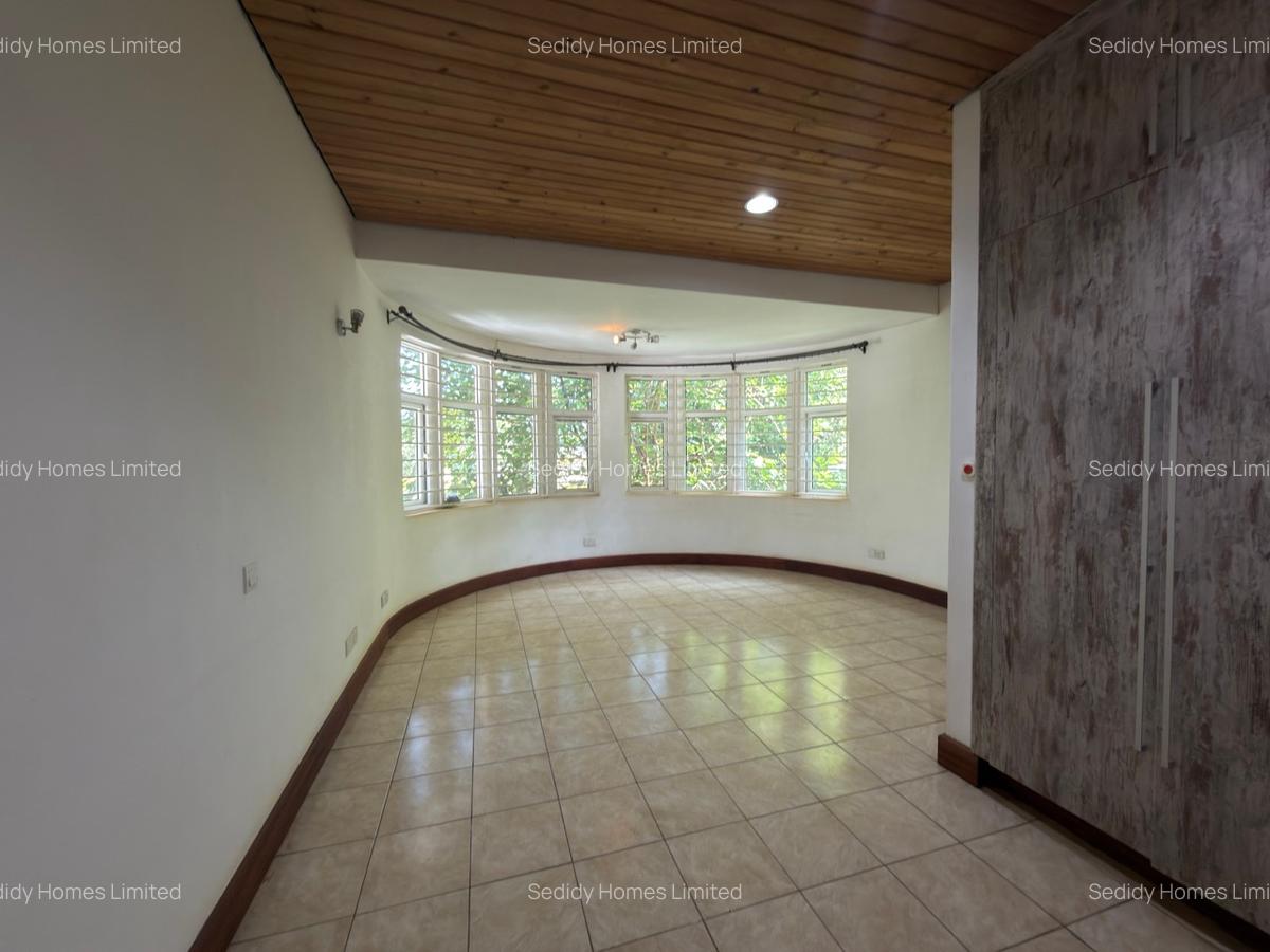 5 Bed Townhouse with En Suite in Rosslyn - 10