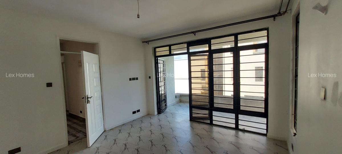 4 Bed House with En Suite at Rimpa Road - 12