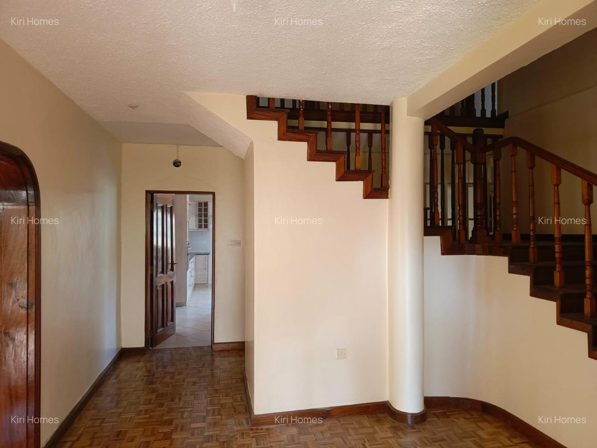 5 Bed Townhouse with En Suite in Nyari - 16