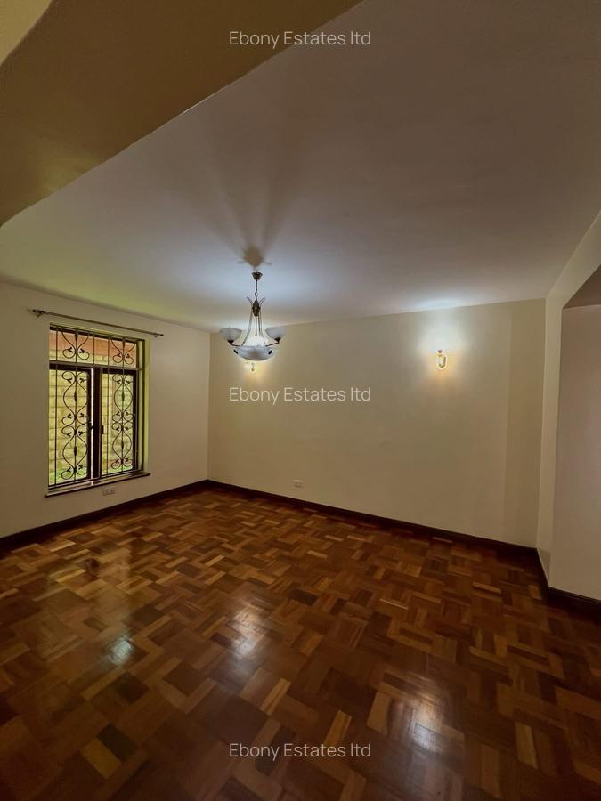 5 Bed Townhouse with En Suite in Lavington - 9