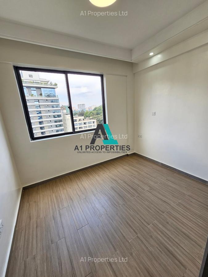 3 Bed Apartment with En Suite in Riverside - 11