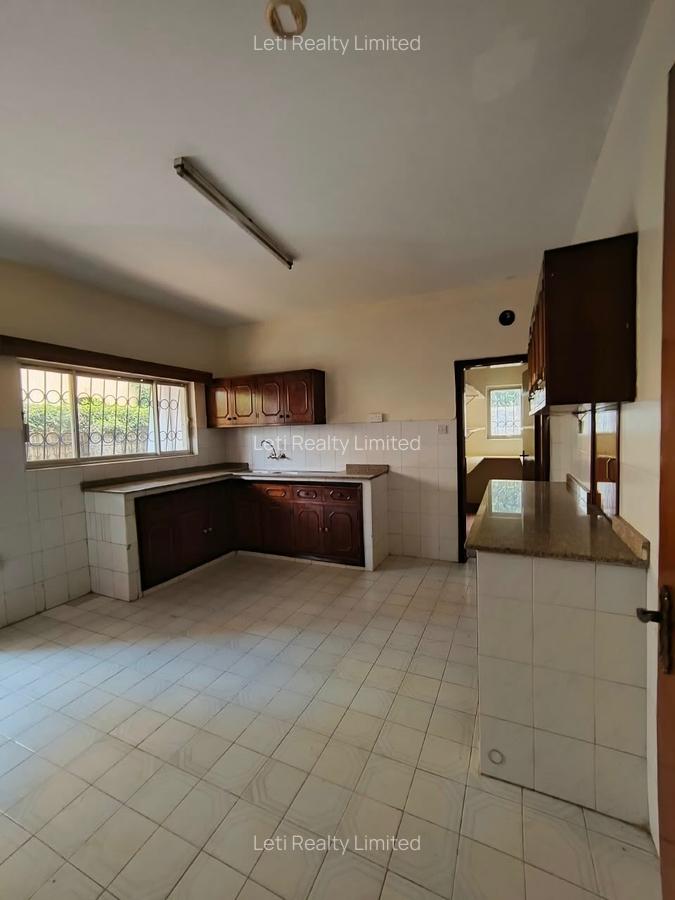 5 Bed Townhouse with En Suite in Kilimani - 6
