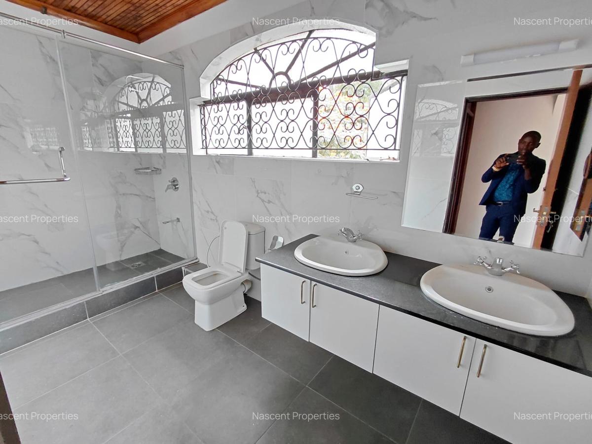 6 Bed House with En Suite in Nyari - 18