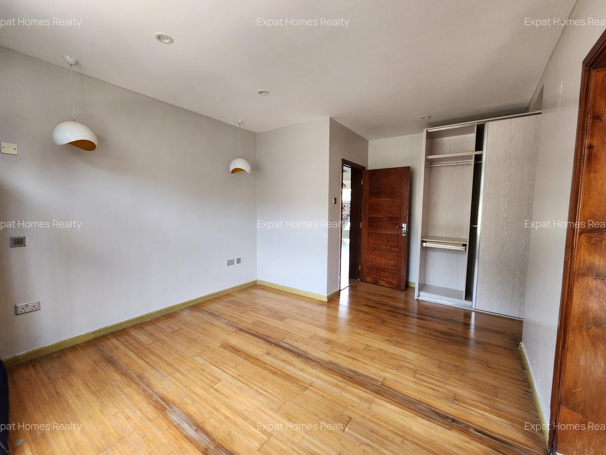 5 Bed Villa with En Suite in Lavington - 20