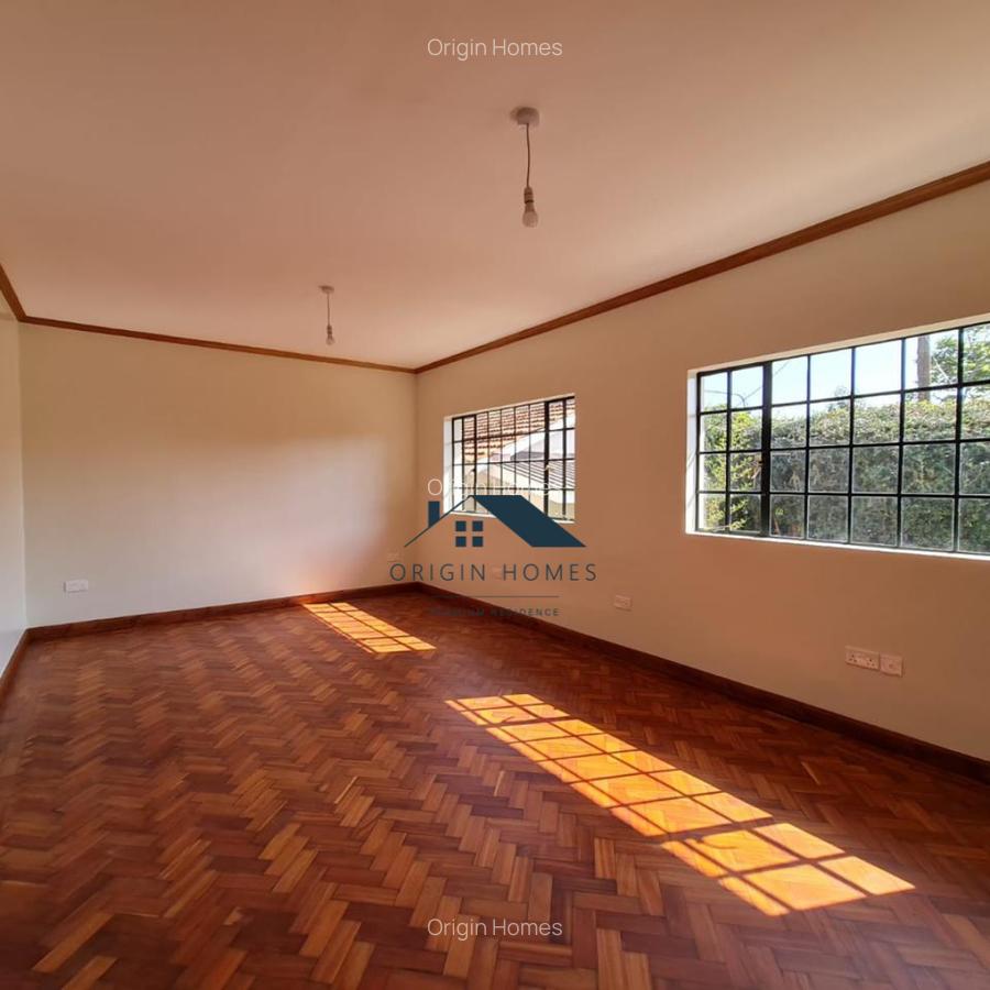 4 Bed House with En Suite at Lavington - 12