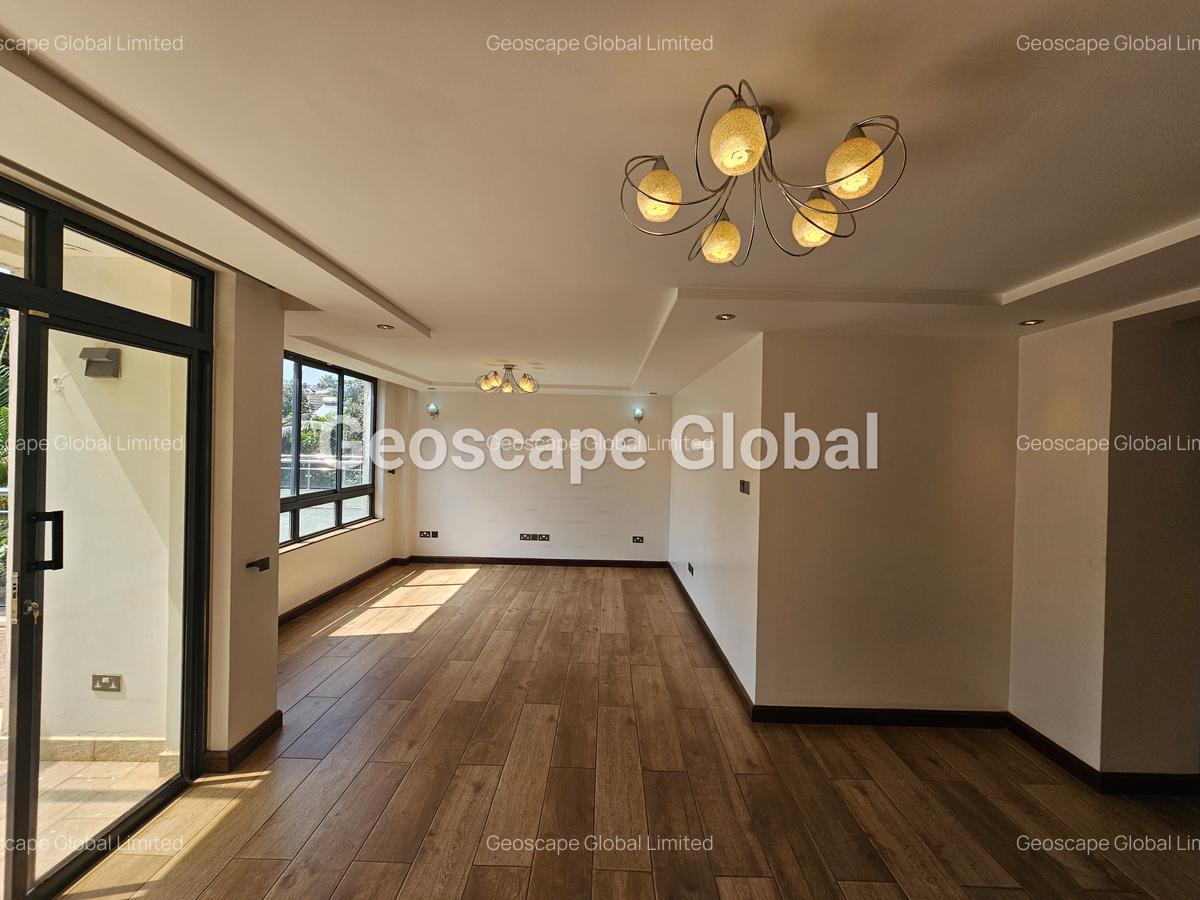 5 Bed House with En Suite in Lavington - 4