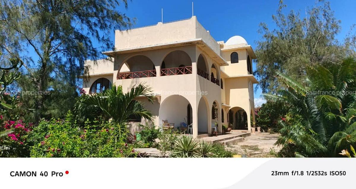 4 Bed Villa with En Suite at Jacaranda - 11