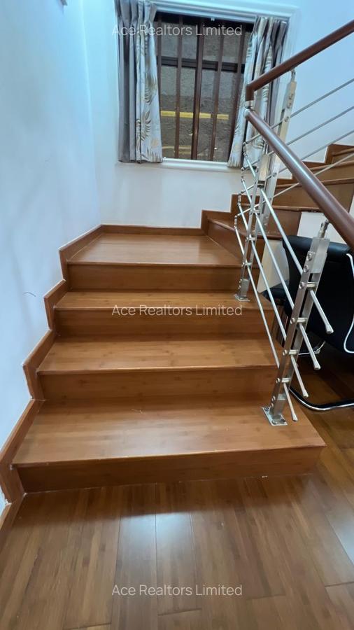 5 Bed Villa with En Suite at Near Braeburn School - 8