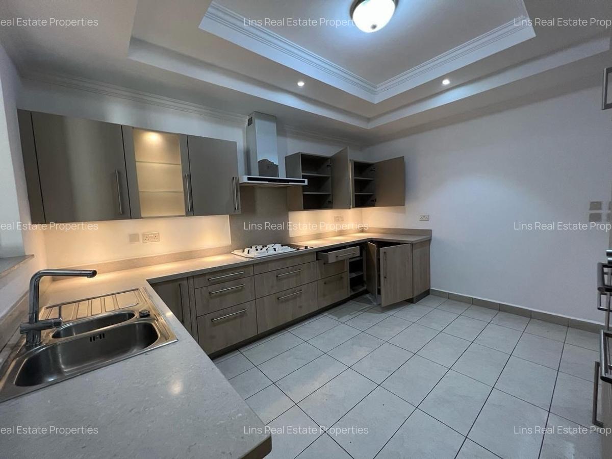 5 Bed Townhouse with En Suite in Lavington - 6