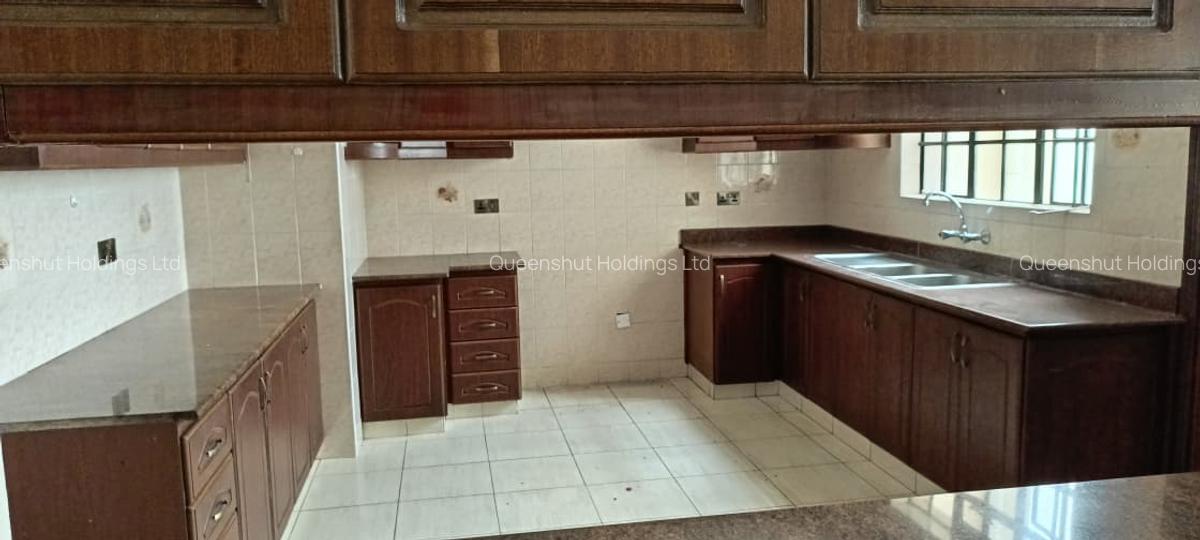 3 Bed Apartment with En Suite in Westlands Area - 16