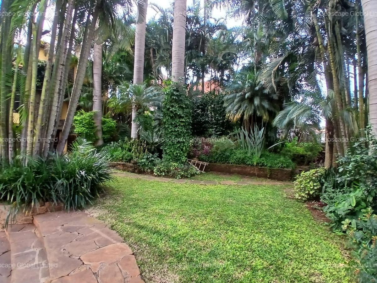5 Bed House with En Suite in Runda - 14