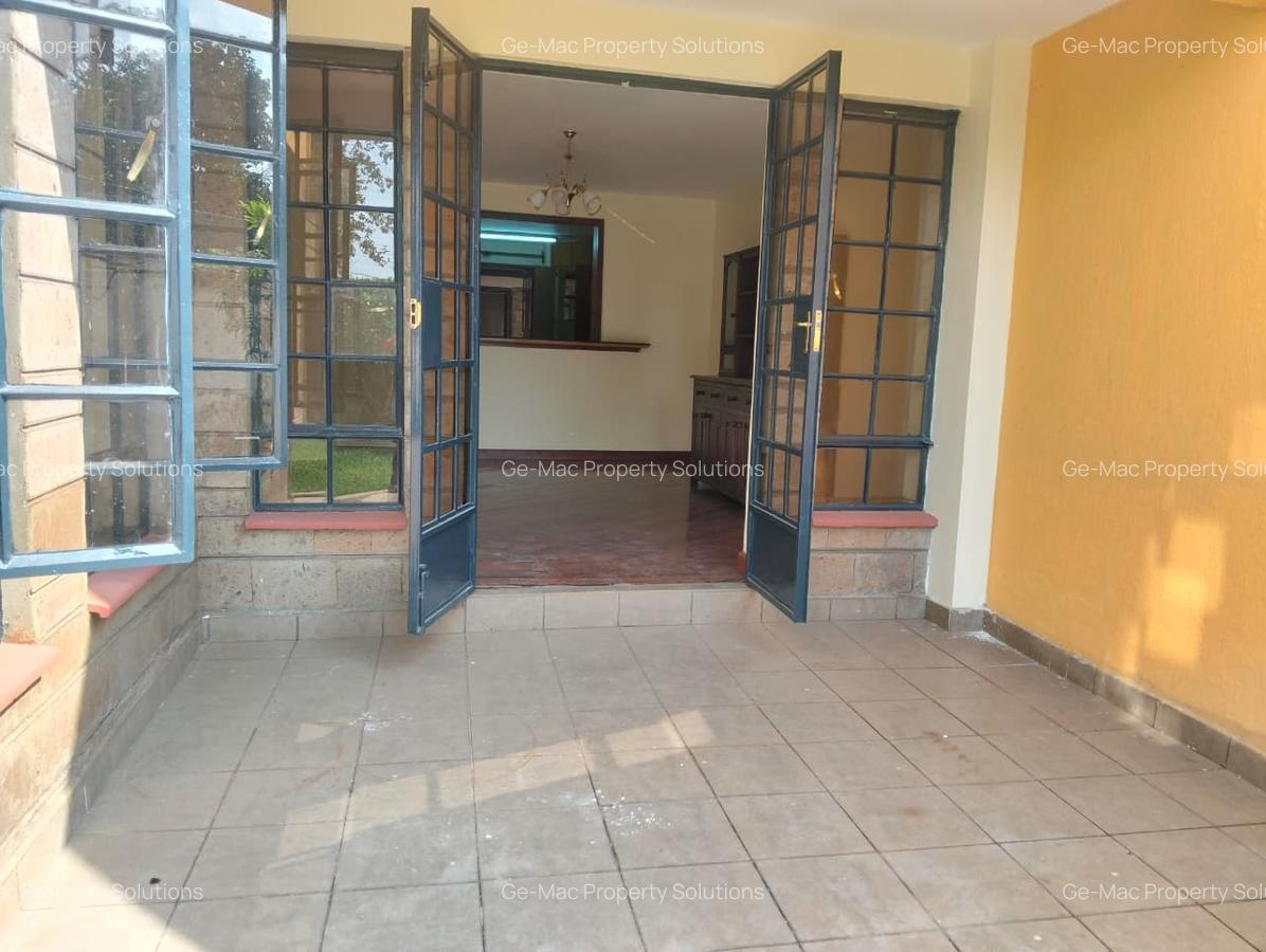5 Bed House with En Suite in Lavington - 18