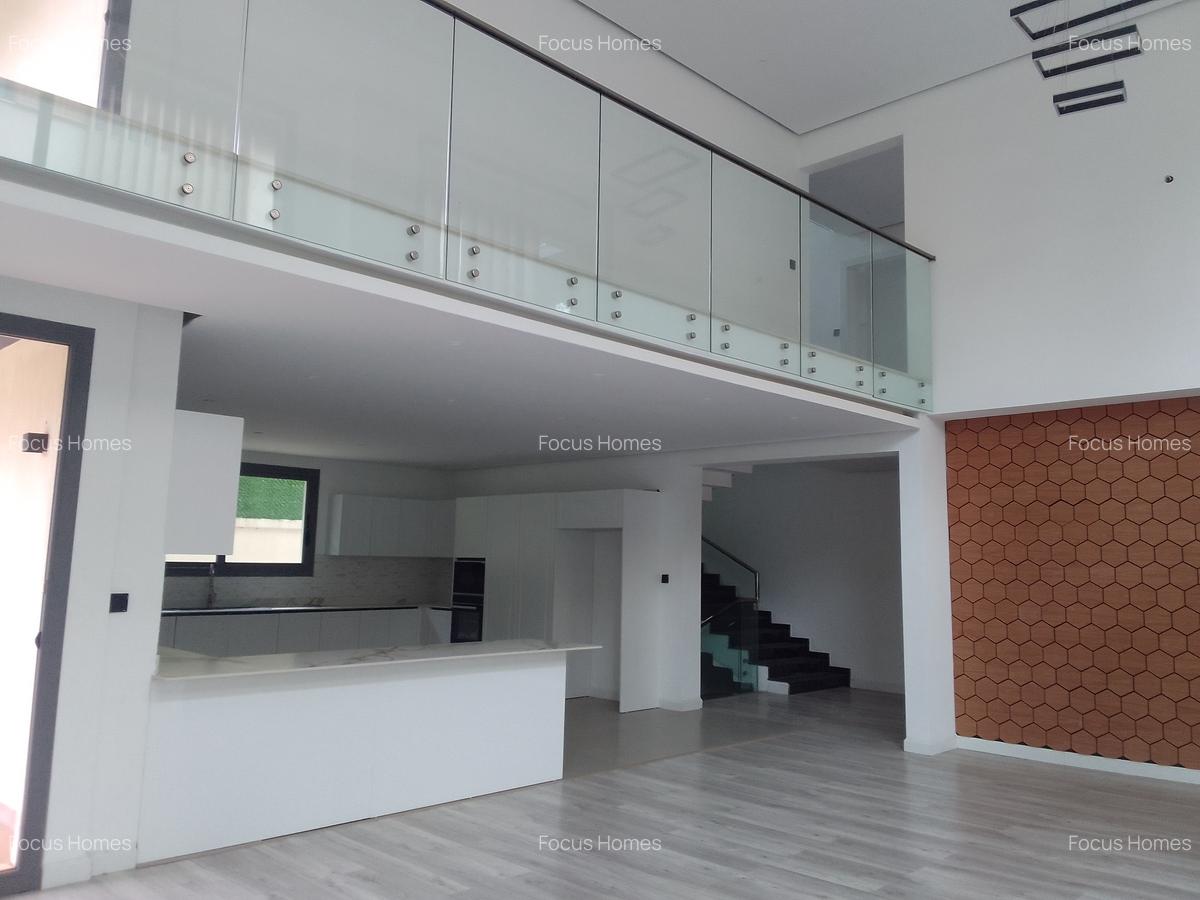 5 Bed Townhouse with En Suite in Lavington - 18