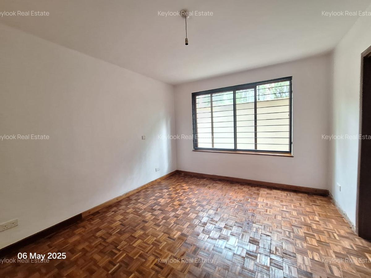 5 Bed Townhouse with En Suite at Lavington - 19