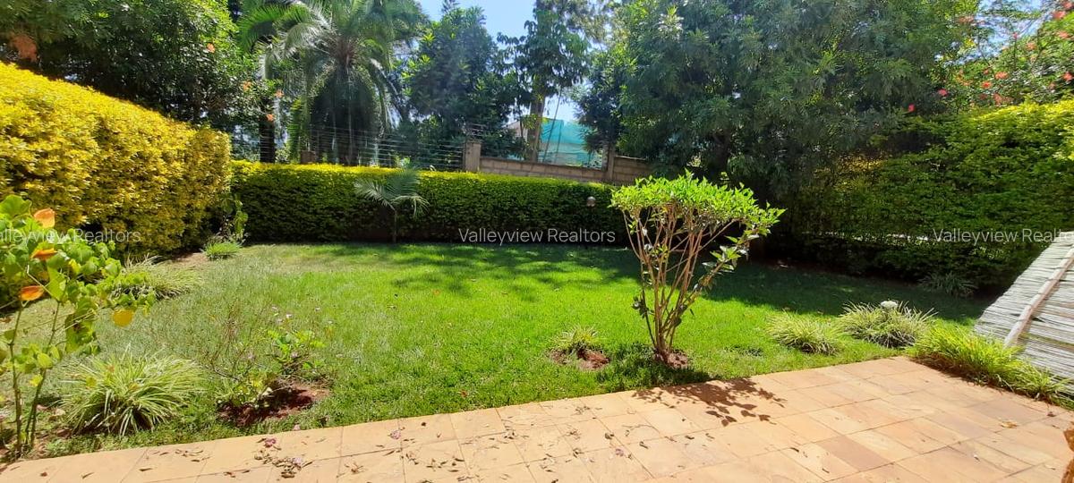 4 Bed Townhouse with En Suite at Lavington - 15