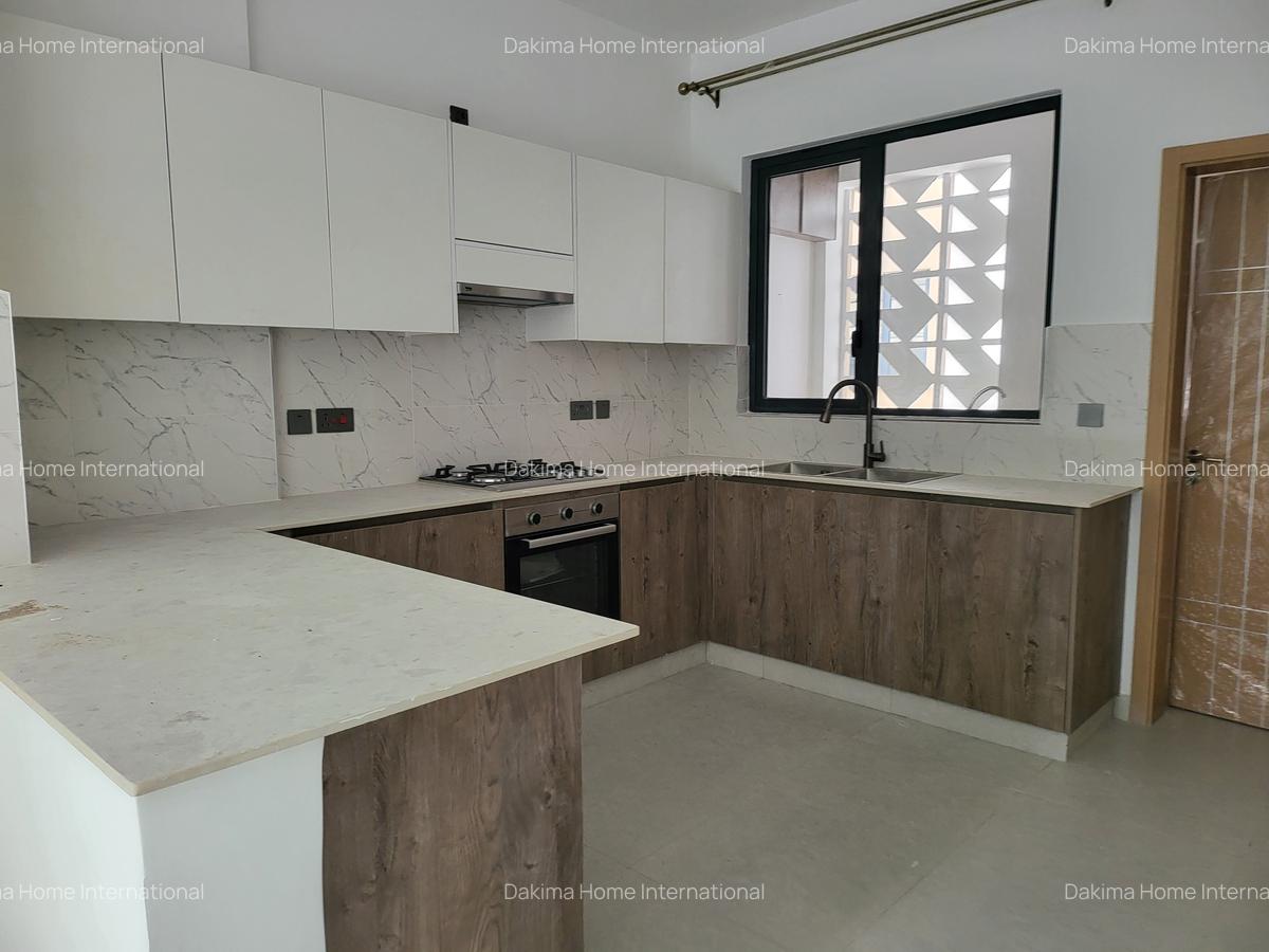 2 Bed Apartment with En Suite in Brookside - 3