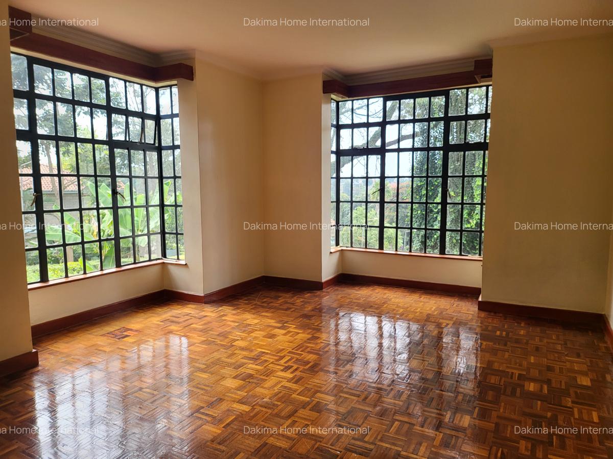 5 Bed Townhouse with En Suite in Rosslyn - 10