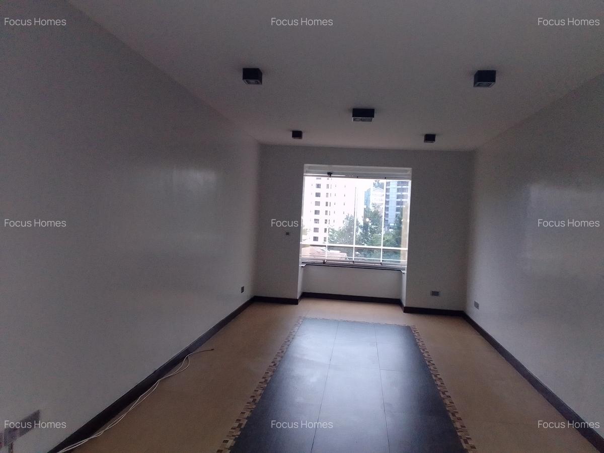 3 Bed Apartment with En Suite in Riverside - 16
