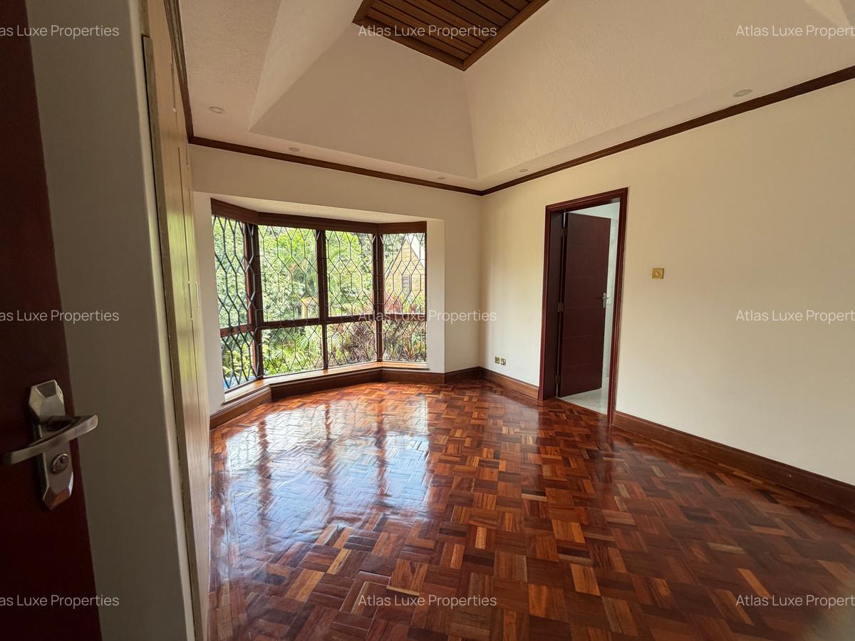 5 Bed Townhouse with En Suite at Old Runda - 13