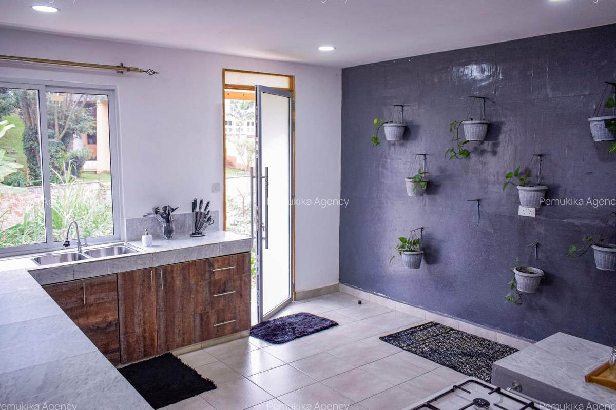 4 Bed House in Spring Valley - 16