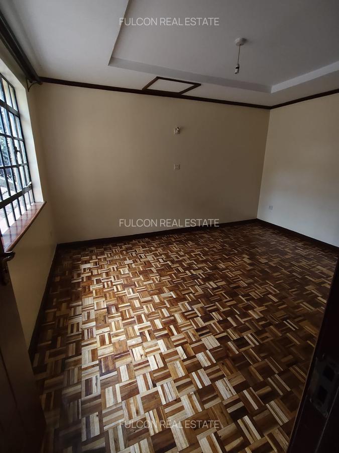 5 Bed Townhouse with En Suite in Lavington - 10