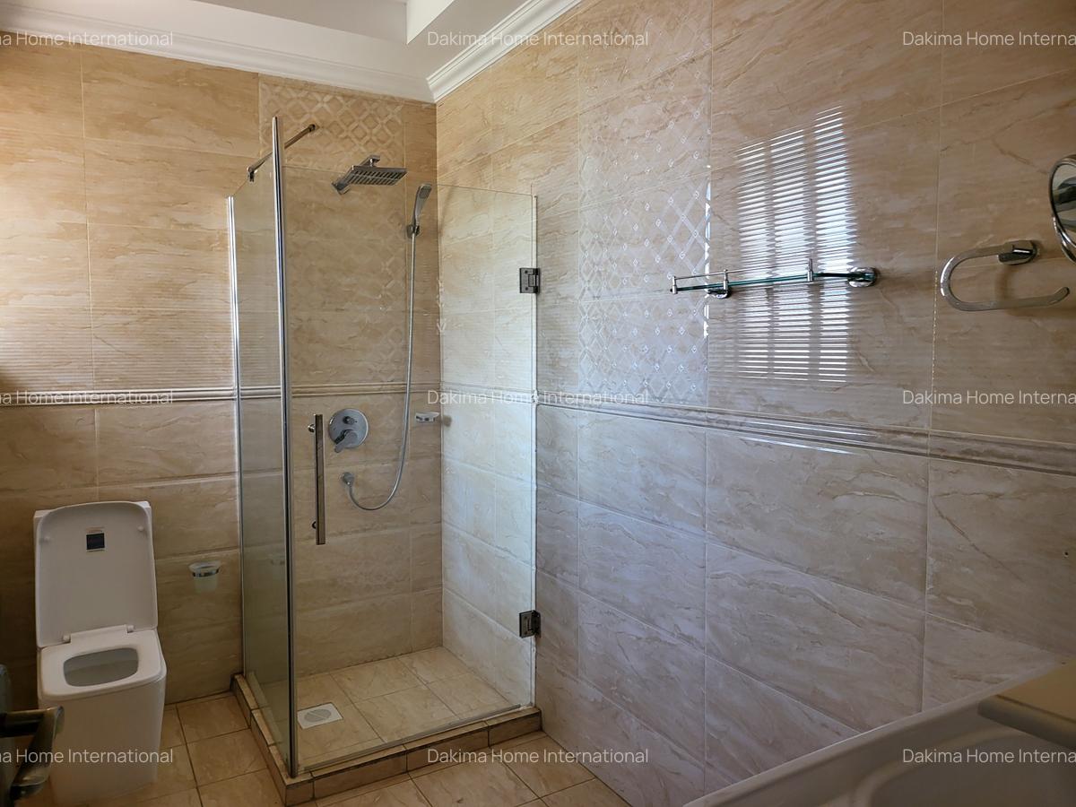 5 Bed House with En Suite in Runda - 12