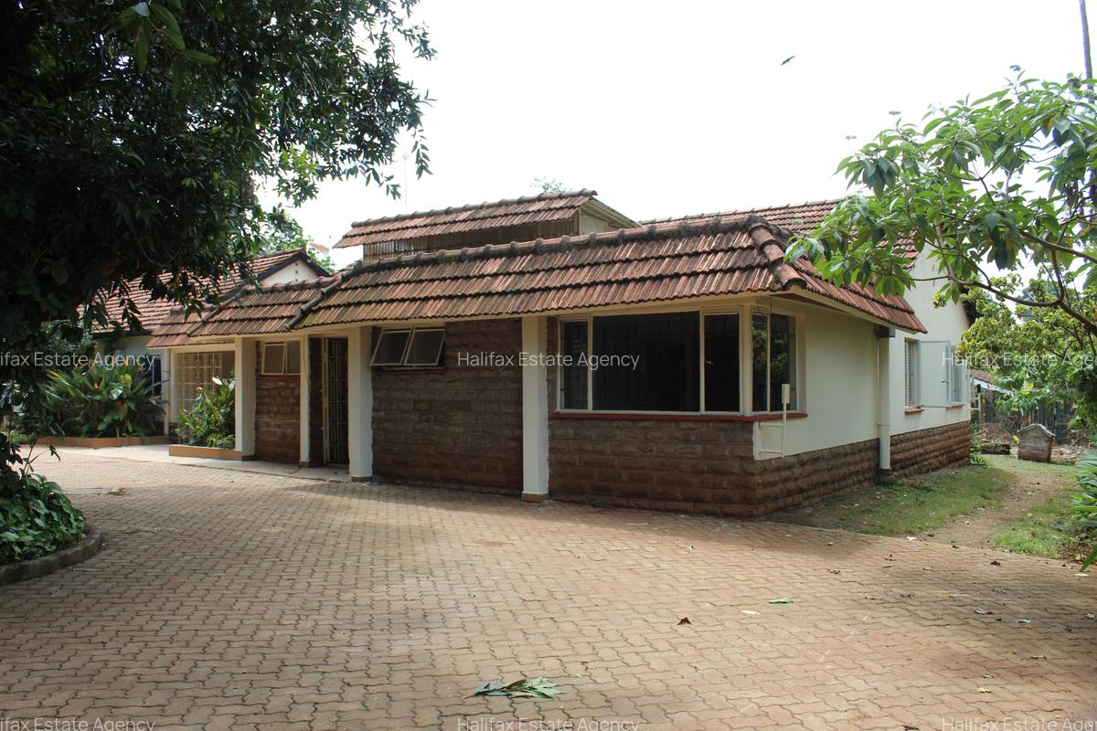 Commercial Property with Parking in Brookside - 1
