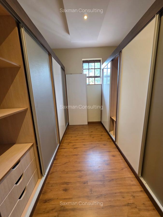 5 Bed House with En Suite in Runda - 8