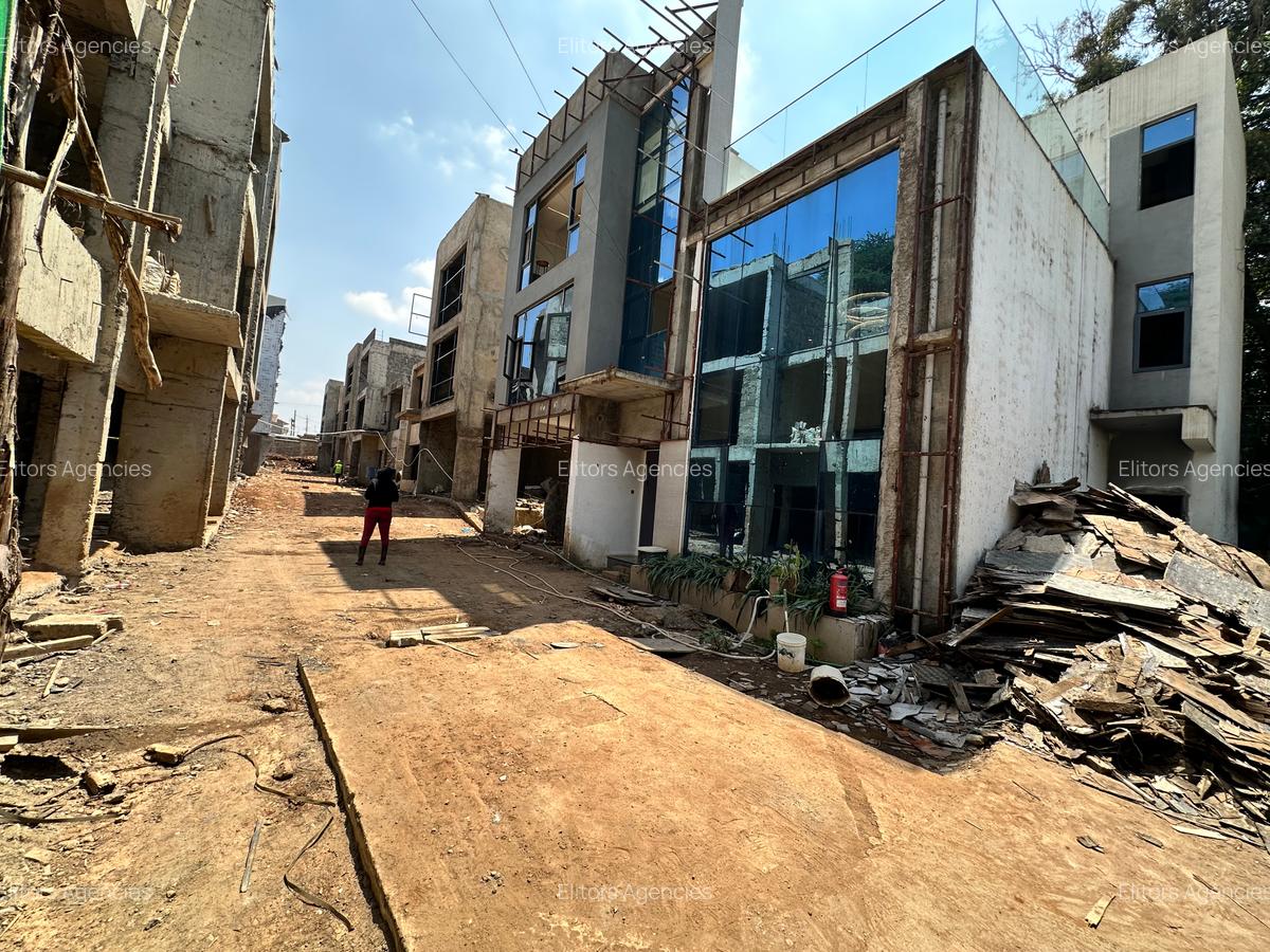 5 Bed Townhouse with En Suite at Chalbi Drive - 20
