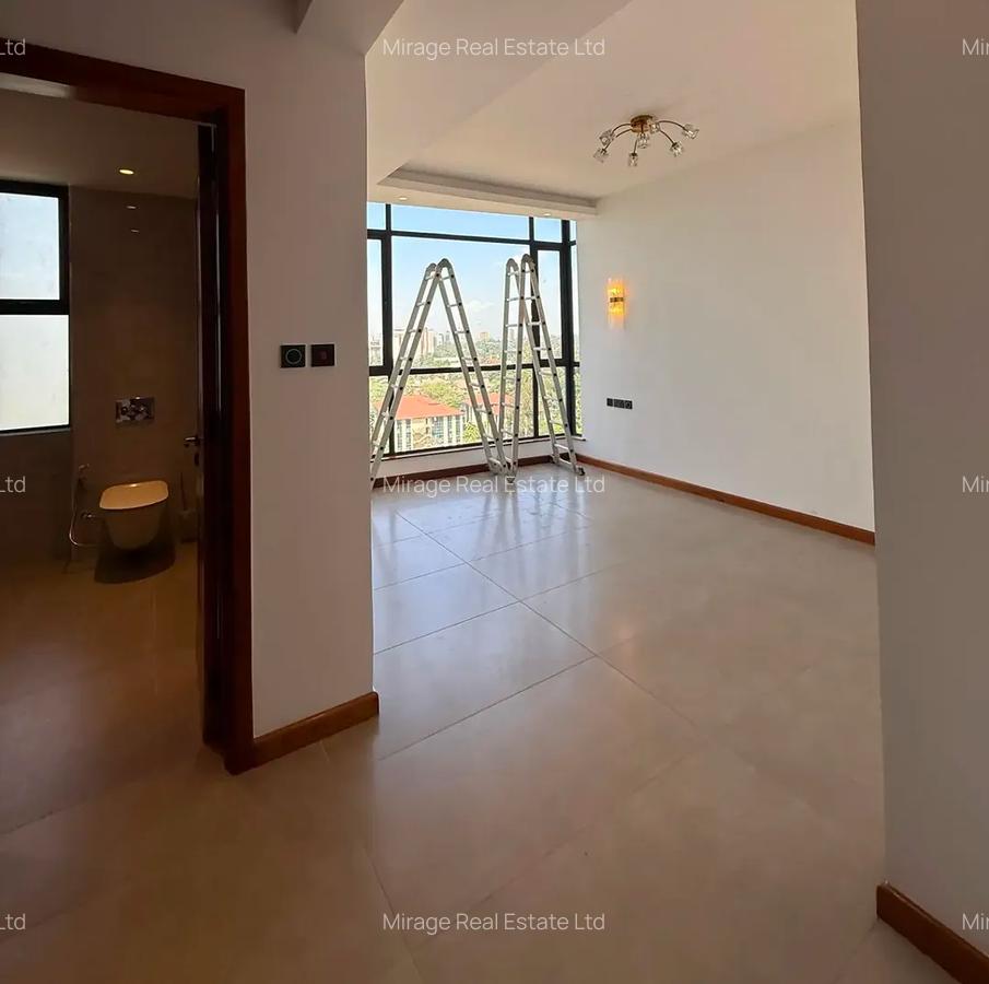 3 Bed Apartment with En Suite in Riverside - 5