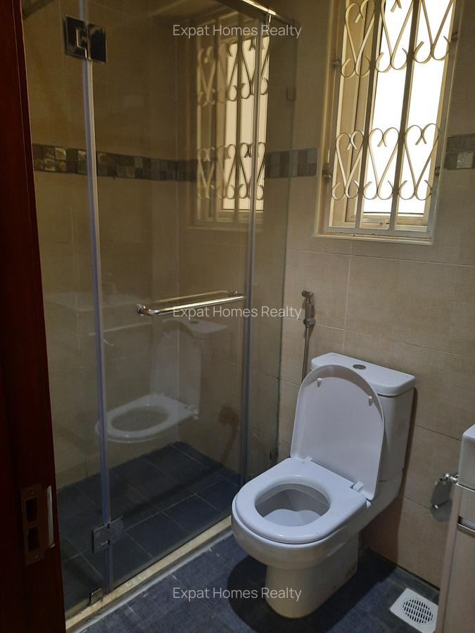 4 Bed Villa with En Suite in Lavington - 4