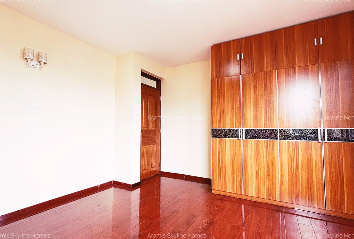 2 Bed Apartment with En Suite at Hendred Avenue - 5