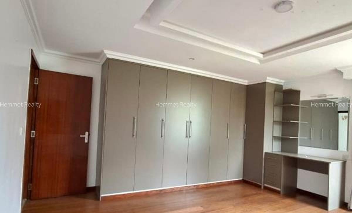 4 Bed Townhouse with En Suite in Rosslyn - 7
