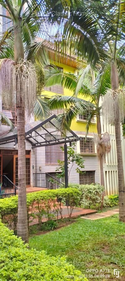 3 Bed Apartment with En Suite in Lavington - 1